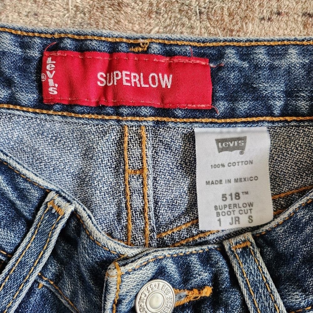 Super Low Rise Bootcut Levis - Picture 8 of 8